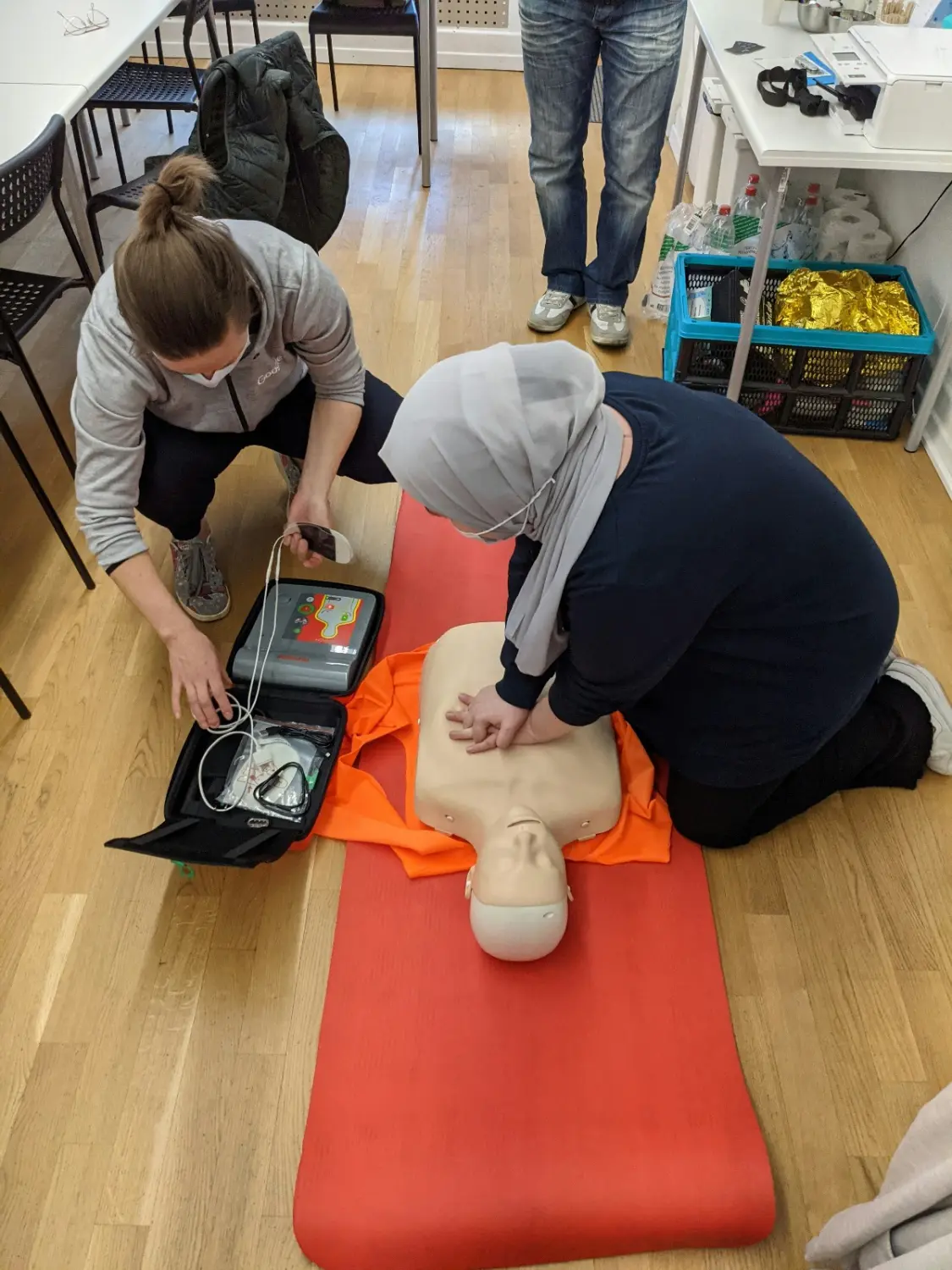 AED-Defibrillator-Unterweisungen von AKUT Akademie