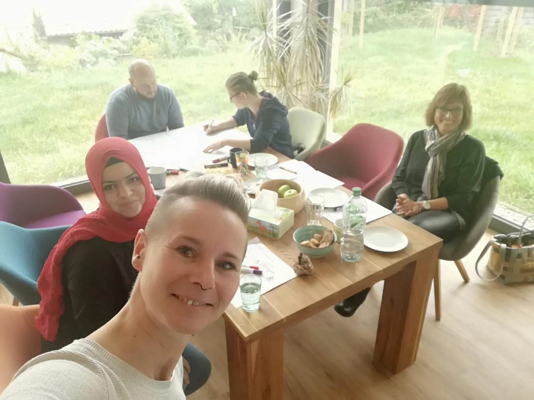 Völker versammeln sich von AKUT Akademie